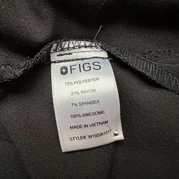 FIGS Technical Collection Yola Scrub Top Stretch Zip Pockets Nurse Black Medium - Picture 10 of 11